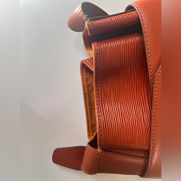 🔥LOUIS VUITTO Epi Sac D'Epaule GM Kenvan Fawn - Picture 3 of 14